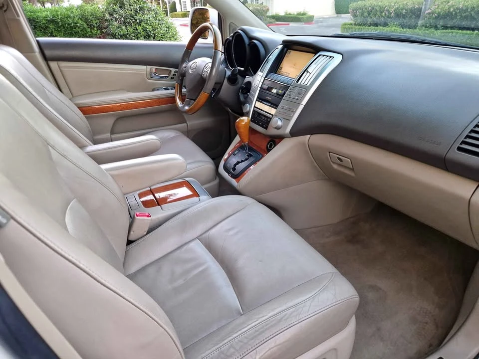 2005 Lexus RX 2nd Gen - Image 12 of 17