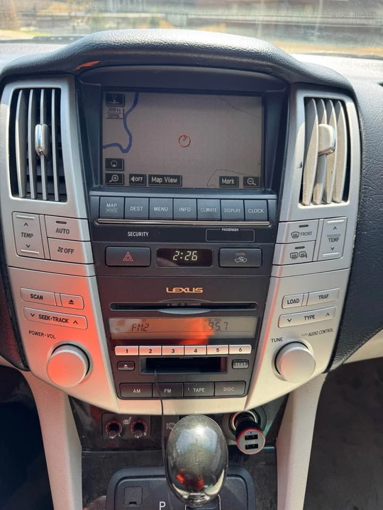 2005 Lexus RX 2nd Gen - Image 15 of 20