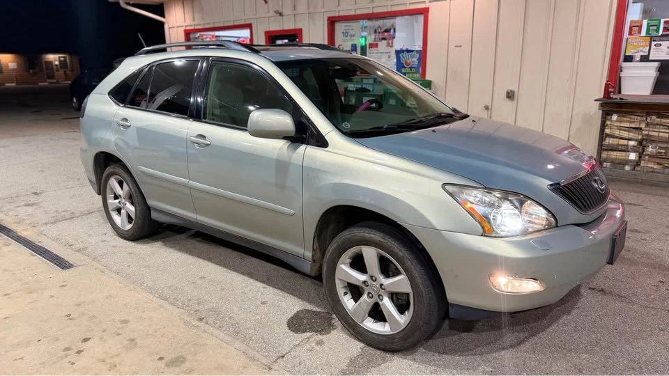 2005 Lexus RX 2nd Gen - Image 2 of 11