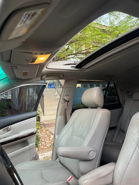 2005 Lexus RX 2nd Gen - Image 9 of 12
