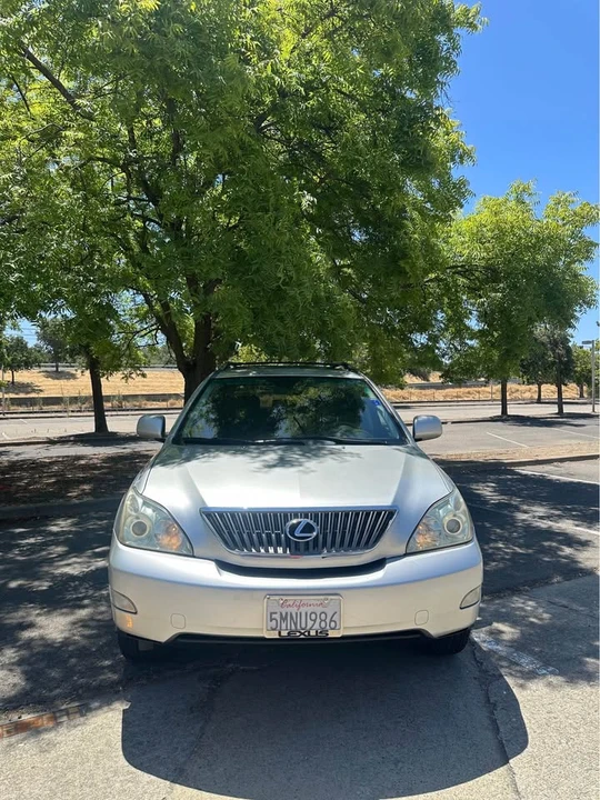 2005 Lexus RX 2nd Gen - Image 3 of 17