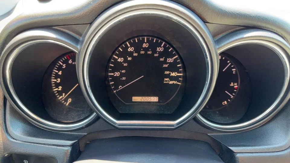 2005 Lexus RX 2nd Gen - Image 11 of 16