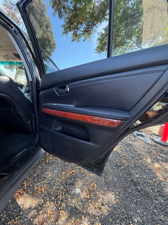 2005 Lexus RX 2nd Gen - Image 16 of 18