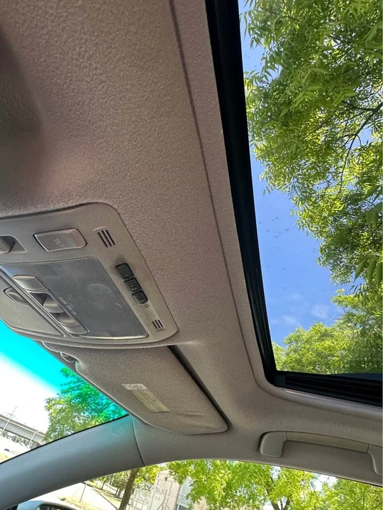 2005 Lexus RX 2nd Gen - Image 16 of 17