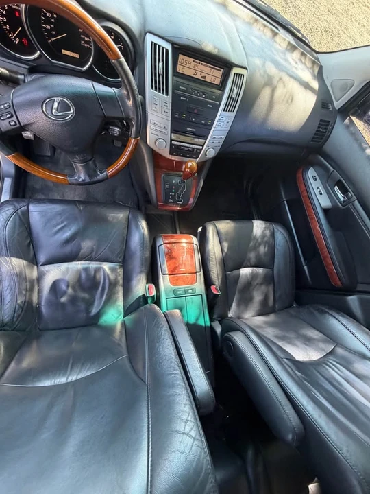 2005 Lexus RX 2nd Gen - Image 10 of 18
