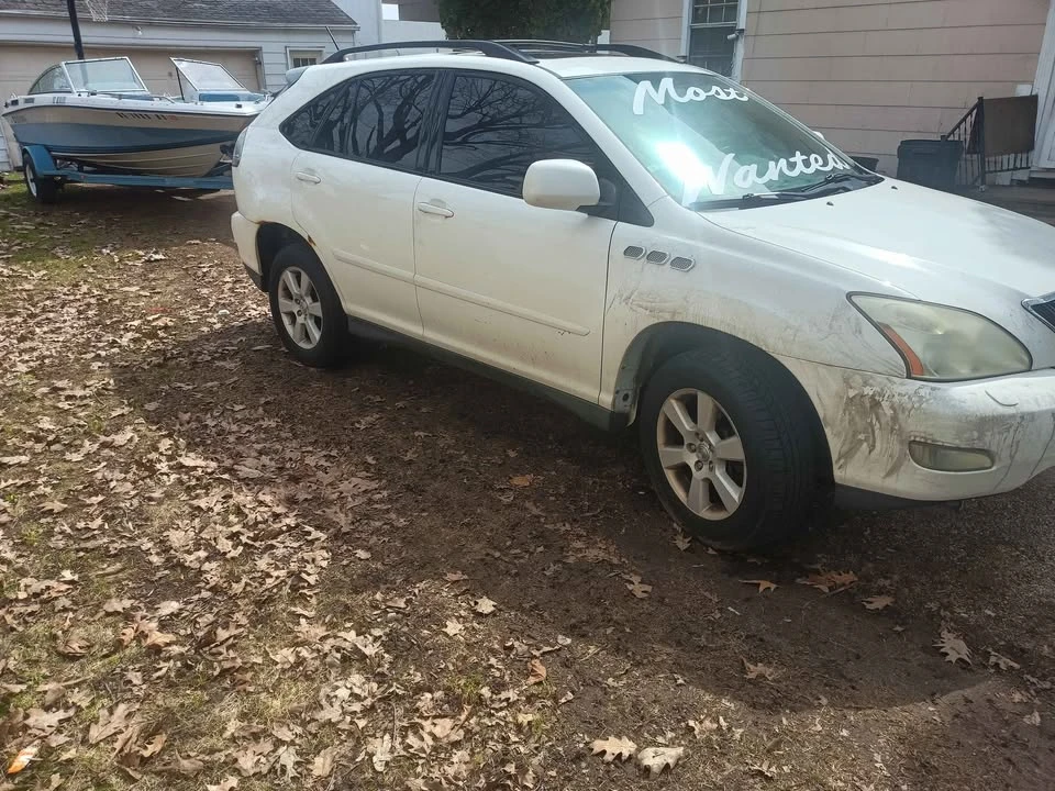 2005 Lexus RX 2nd Gen - Image 3 of 4