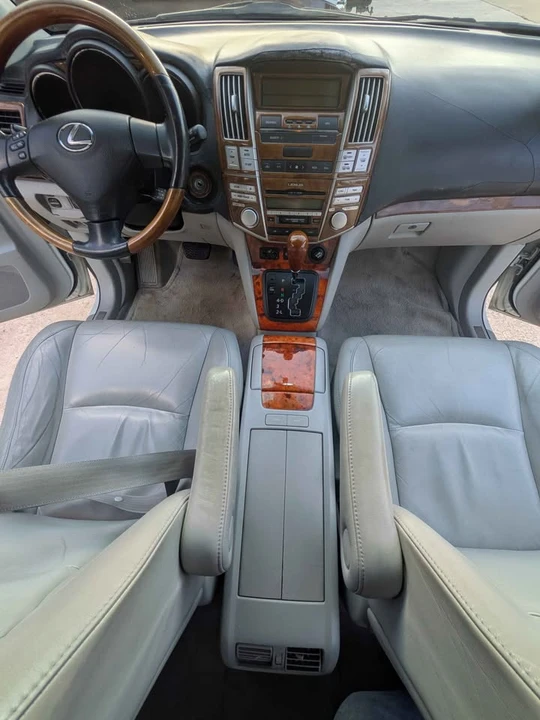 2005 Lexus RX 2nd Gen - Image 12 of 17