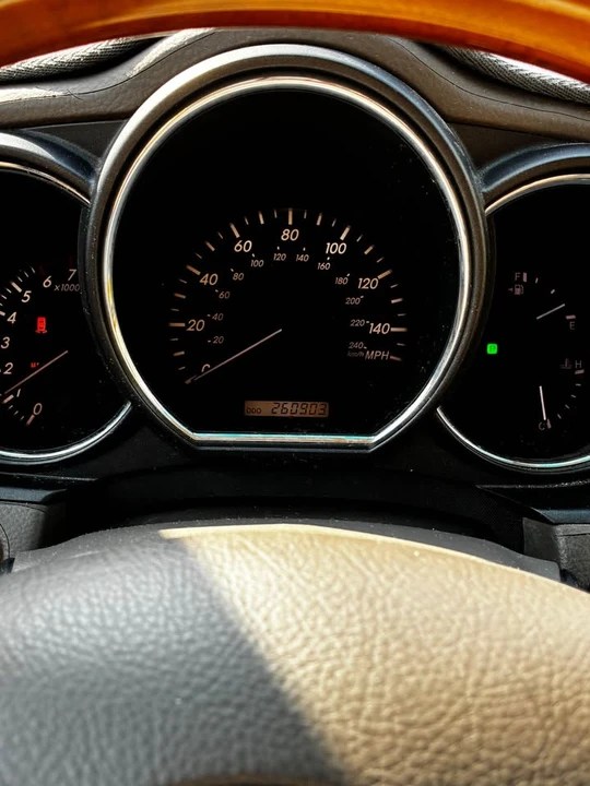 2005 Lexus RX 2nd Gen - Image 4 of 13