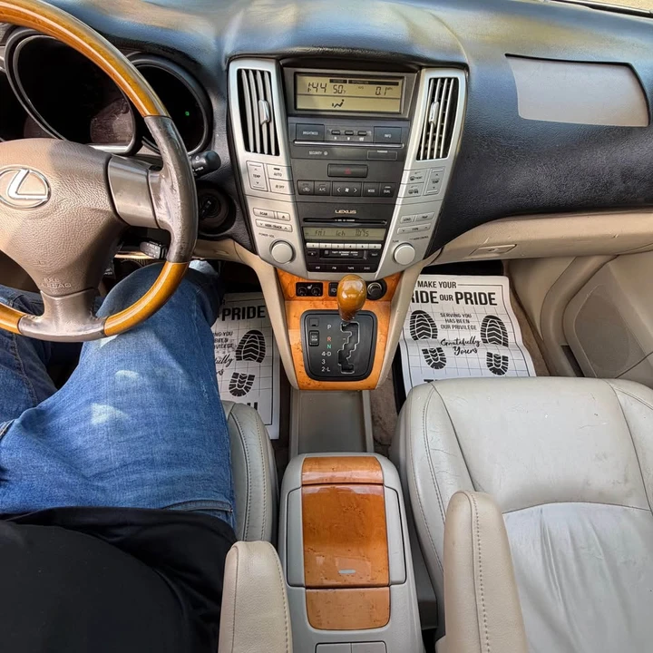 2005 Lexus RX 2nd Gen - Image 13 of 16