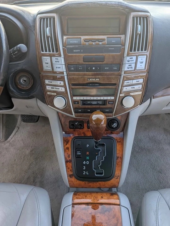 2005 Lexus RX 2nd Gen - Image 13 of 17