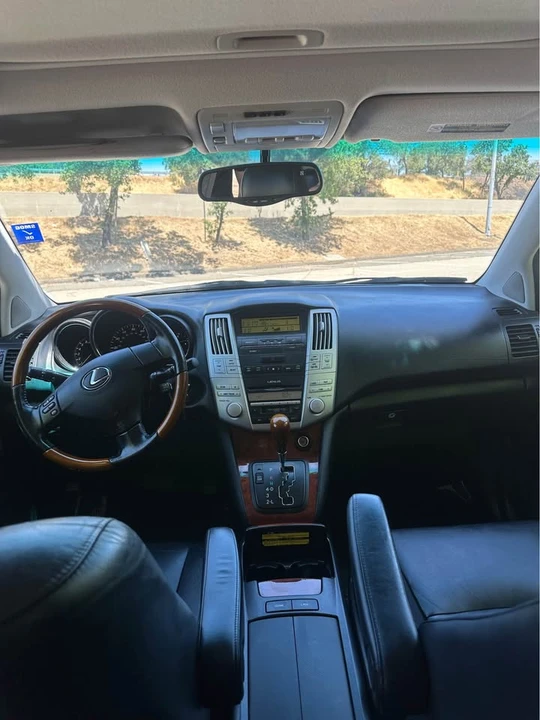 2005 Lexus RX 2nd Gen - Image 10 of 17