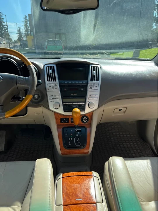 2005 Lexus RX 2nd Gen - Image 13 of 20