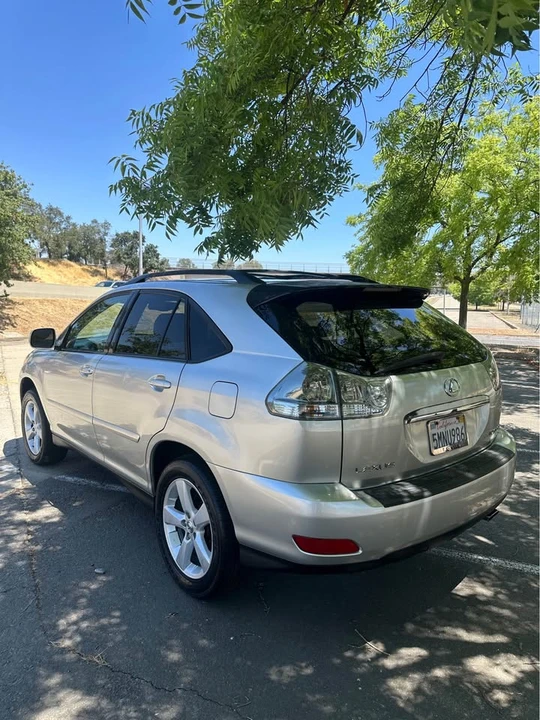 2005 Lexus RX 2nd Gen - Image 5 of 17