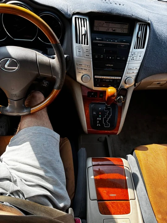 2005 Lexus RX 2nd Gen - Image 3 of 13