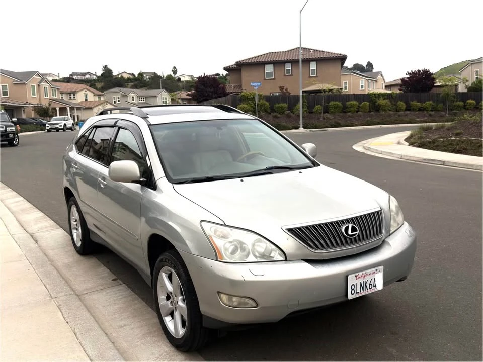2005 Lexus RX 2nd Gen - Image 3 of 12