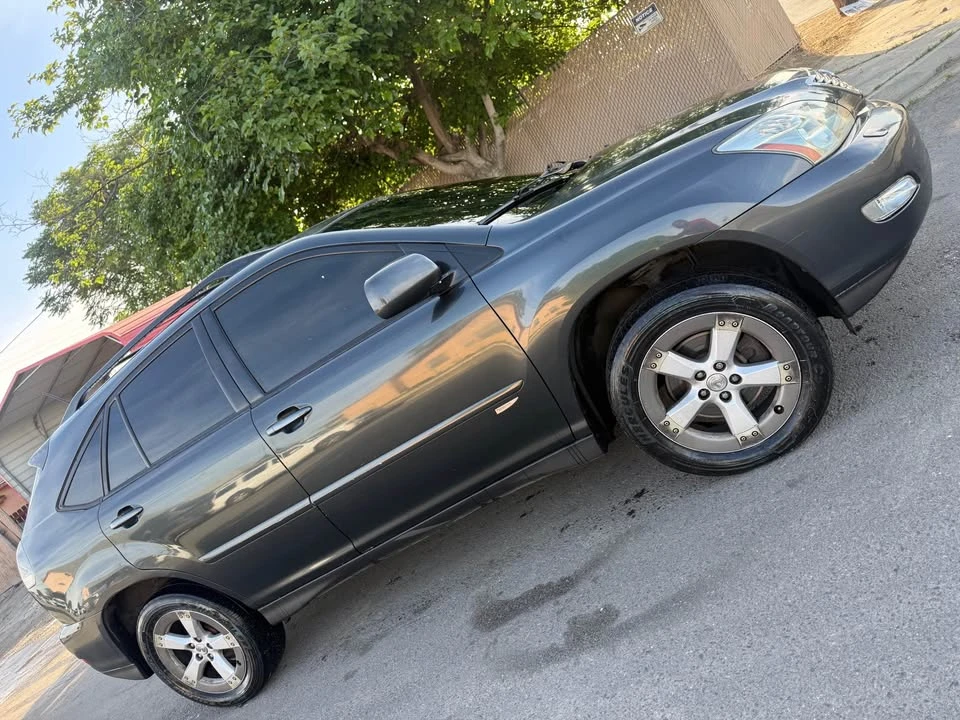 2005 Lexus RX 2nd Gen - Image 3 of 11
