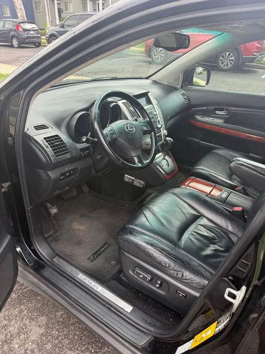 2005 Lexus RX 2nd Gen - Image 11 of 13