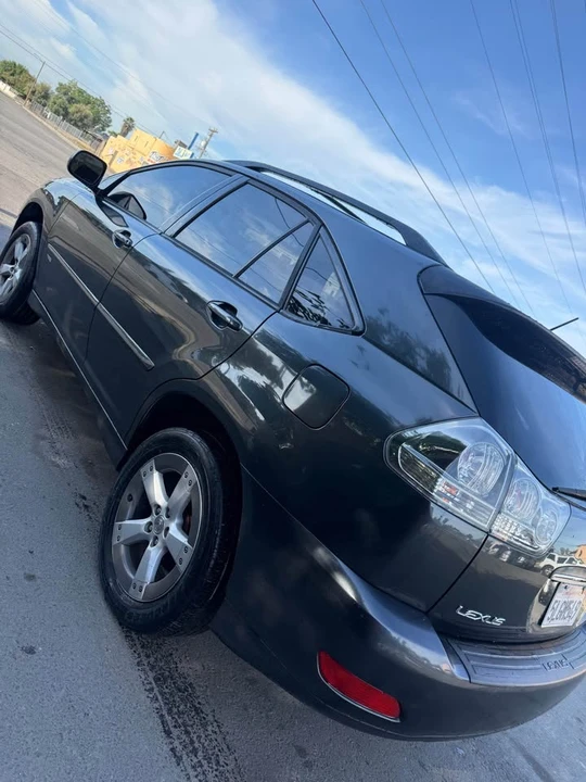 2005 Lexus RX 2nd Gen - Image 6 of 11