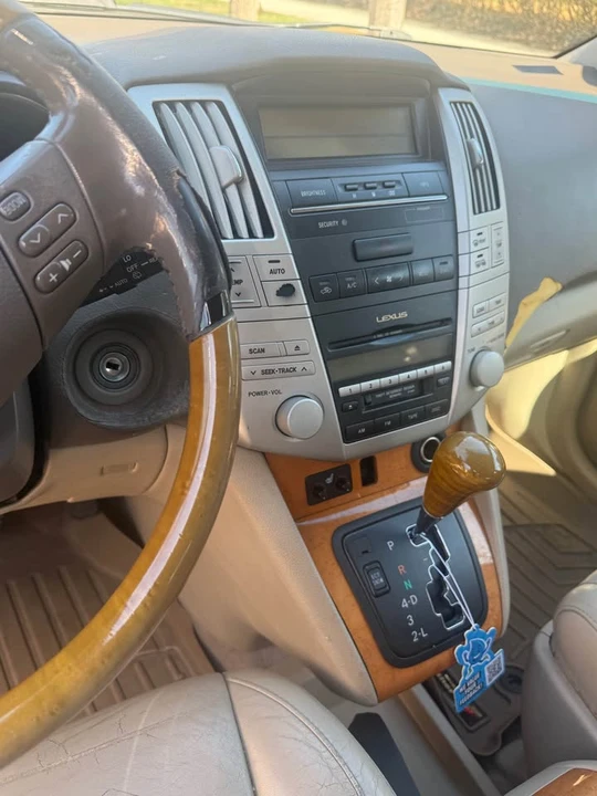 2005 Lexus RX 2nd Gen - Image 6 of 10