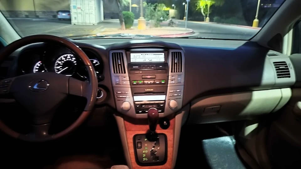 2005 Lexus RX 2nd Gen - Image 9 of 20