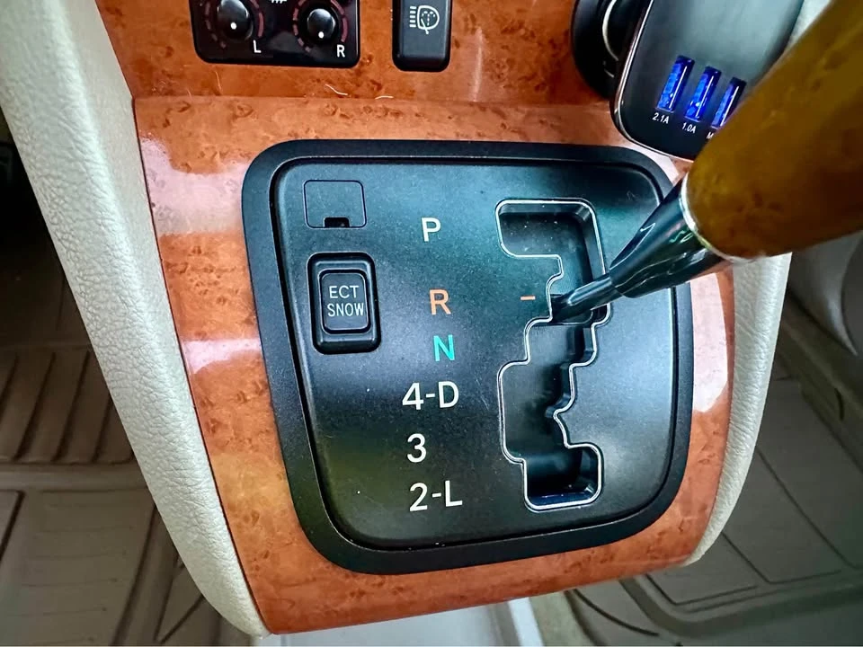 2005 Lexus RX 2nd Gen - Image 12 of 19