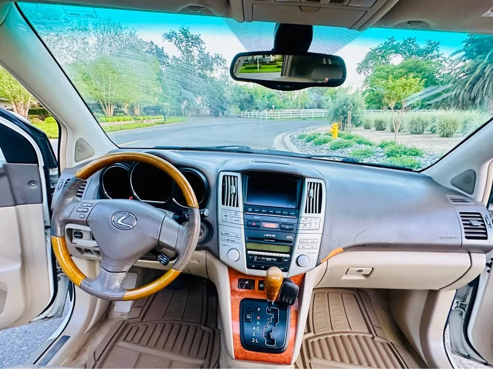 2005 Lexus RX 2nd Gen - Image 10 of 19