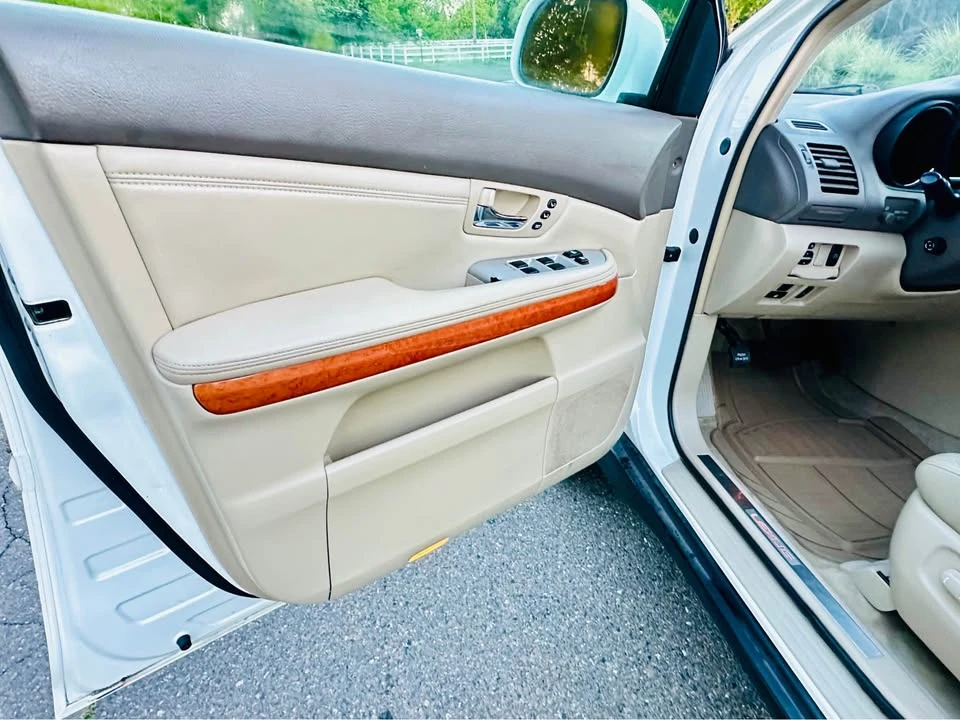 2005 Lexus RX 2nd Gen - Image 5 of 19