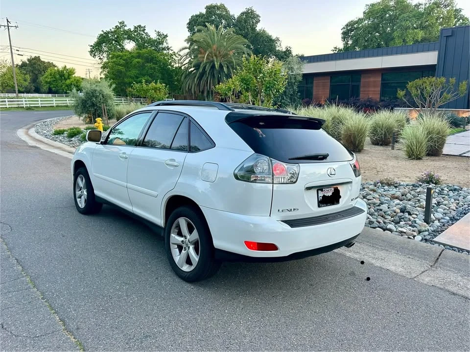 2005 Lexus RX 2nd Gen - Image 2 of 19