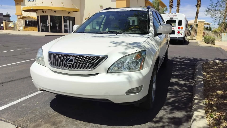 2005 Lexus RX 2nd Gen - Image 3 of 20