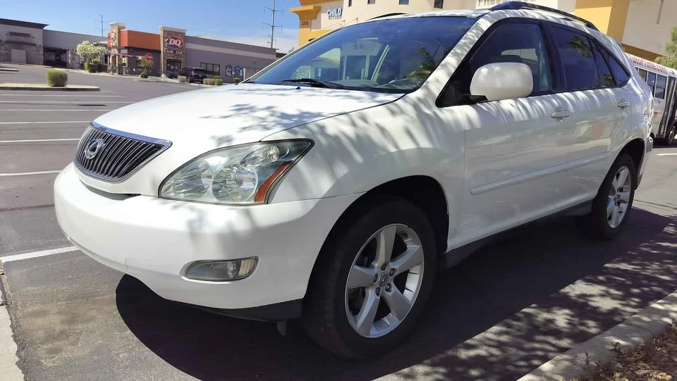 2005 Lexus RX 2nd Gen - Image 2 of 20