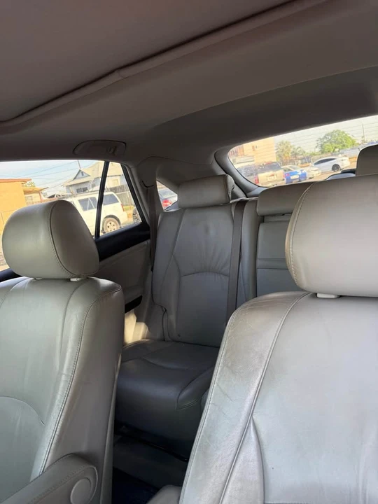 2005 Lexus RX 2nd Gen - Image 10 of 11