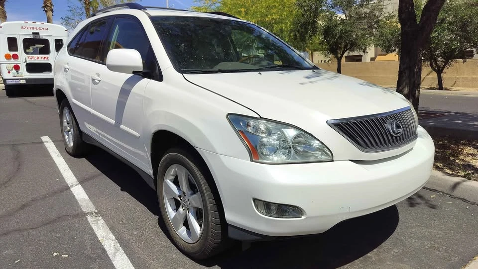 2005 Lexus RX 2nd Gen - Image 9 of 20