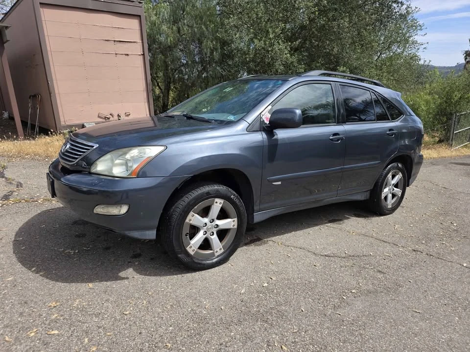 2005 Lexus RX 2nd Gen - Image 2 of 10