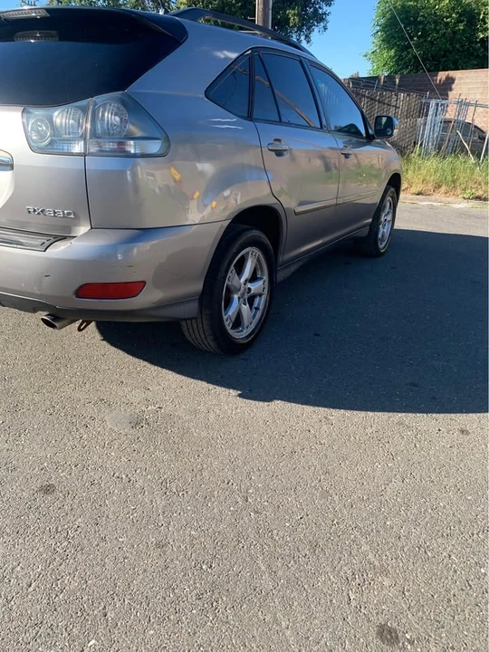 2005 Lexus RX 2nd Gen - Image 4 of 14
