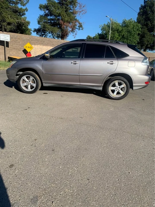2005 Lexus RX 2nd Gen - Image 5 of 14