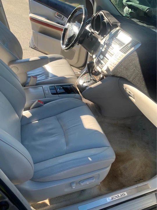 2005 Lexus RX 2nd Gen - Image 11 of 14
