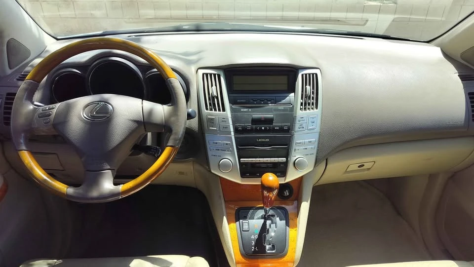 2005 Lexus RX 2nd Gen - Image 13 of 20