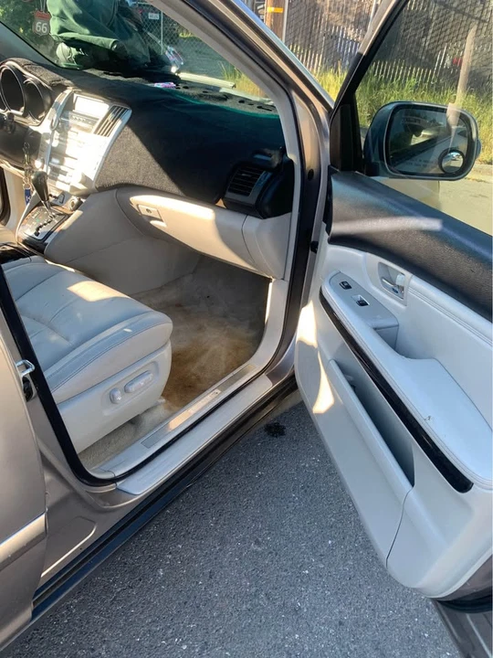 2005 Lexus RX 2nd Gen - Image 12 of 14