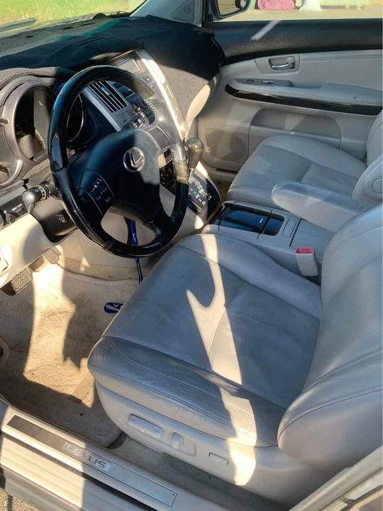 2005 Lexus RX 2nd Gen - Image 7 of 14