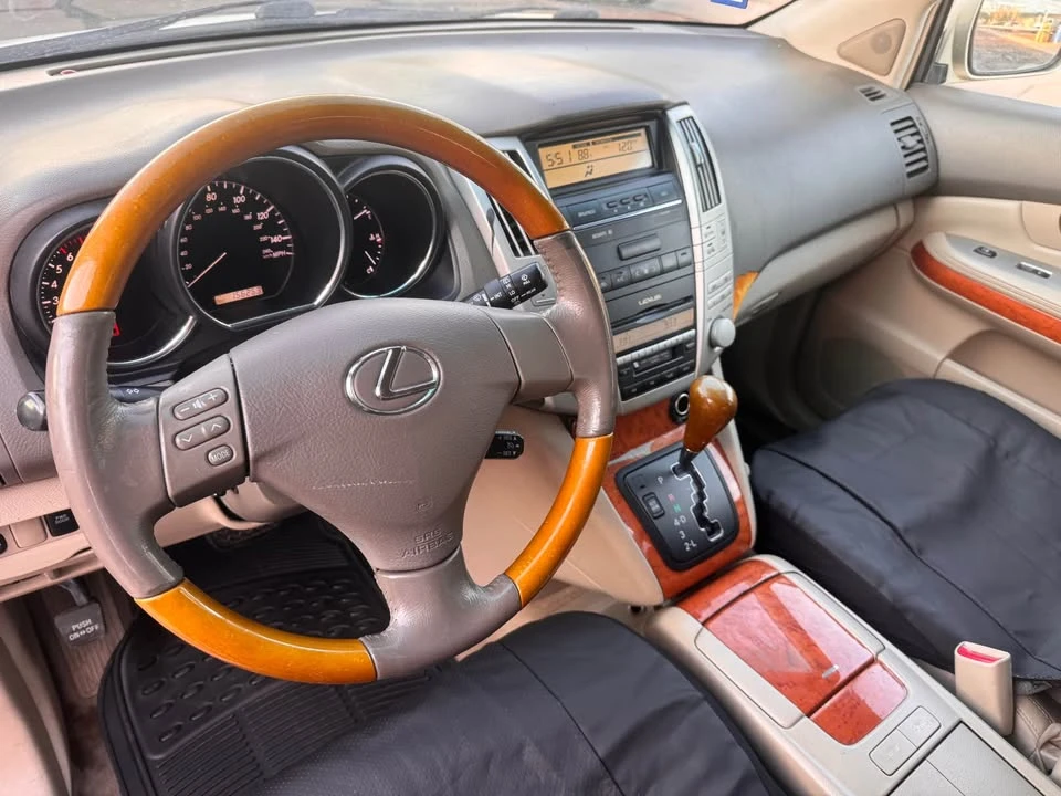2005 Lexus RX 2nd Gen - Image 11 of 12