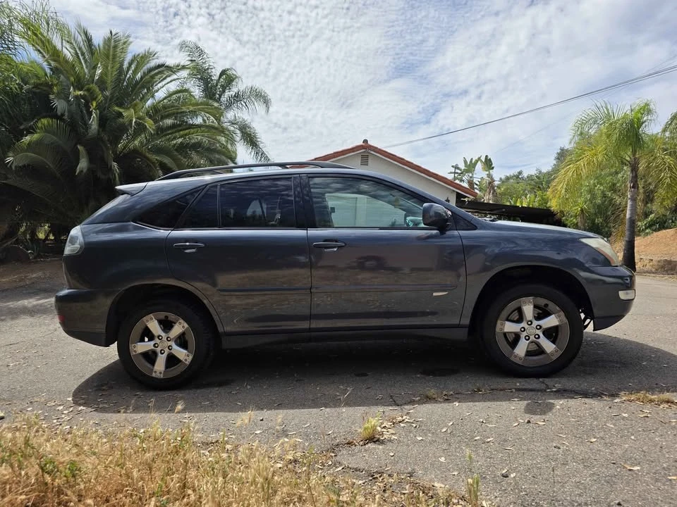2005 Lexus RX 2nd Gen - Image 3 of 10