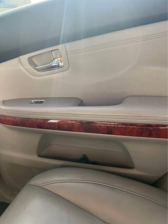 2005 Lexus RX 2nd Gen - Image 11 of 16
