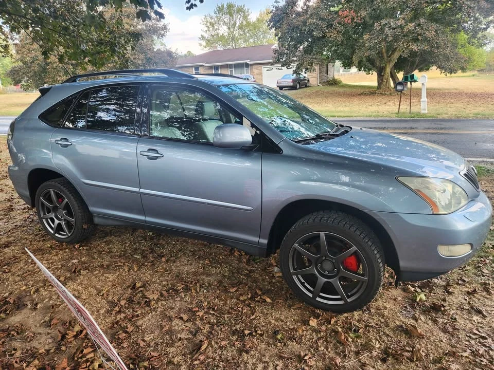 2005 Lexus RX 2nd Gen - Image 2 of 9