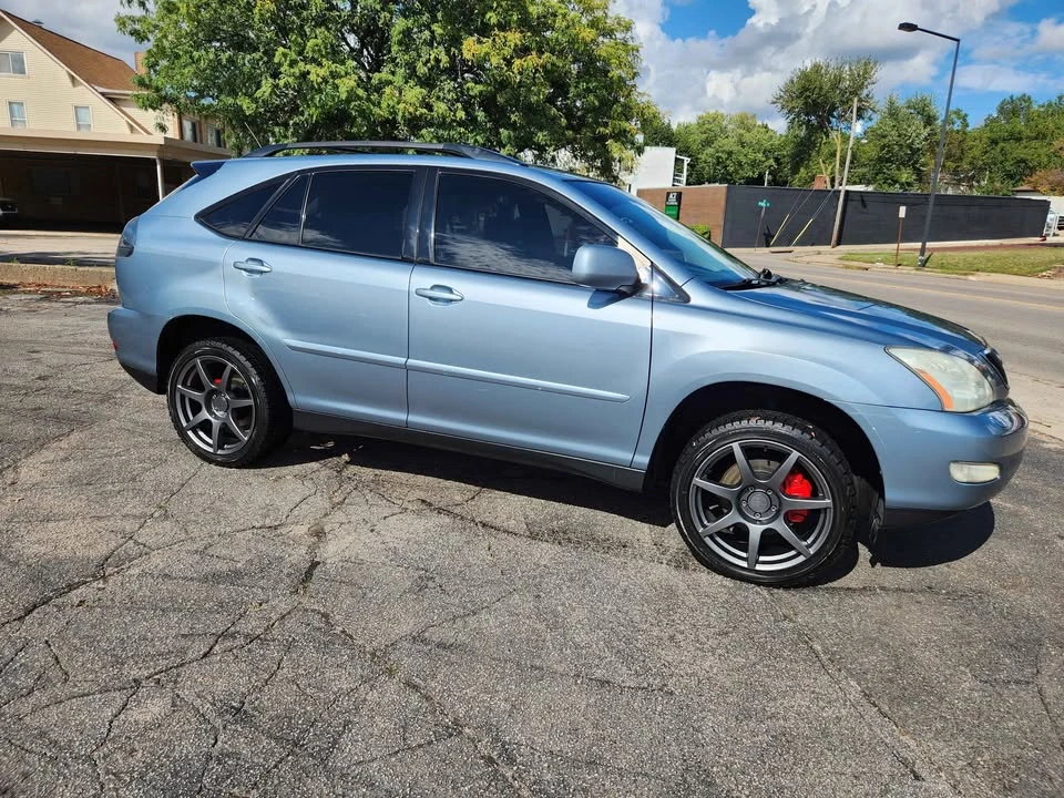 2005 Lexus RX 2nd Gen - Image 3 of 9