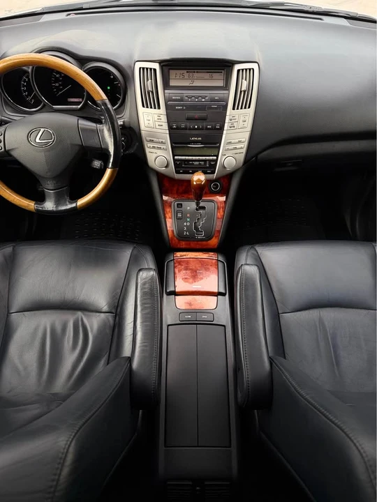 2005 Lexus RX 2nd Gen - Image 12 of 17