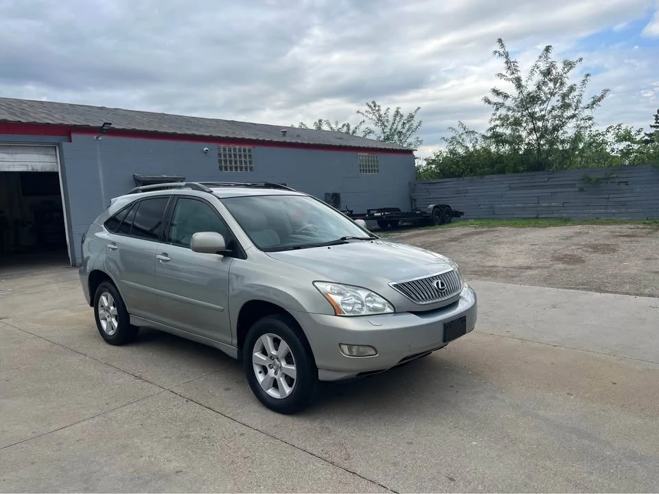 2005 Lexus RX 2nd Gen - Image 2 of 7