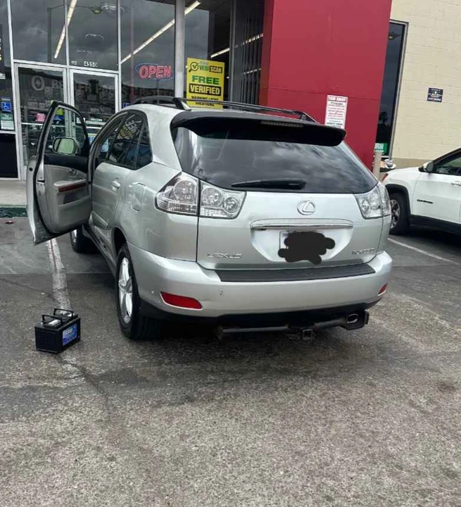 2005 Lexus RX 2nd Gen - Image 2 of 7