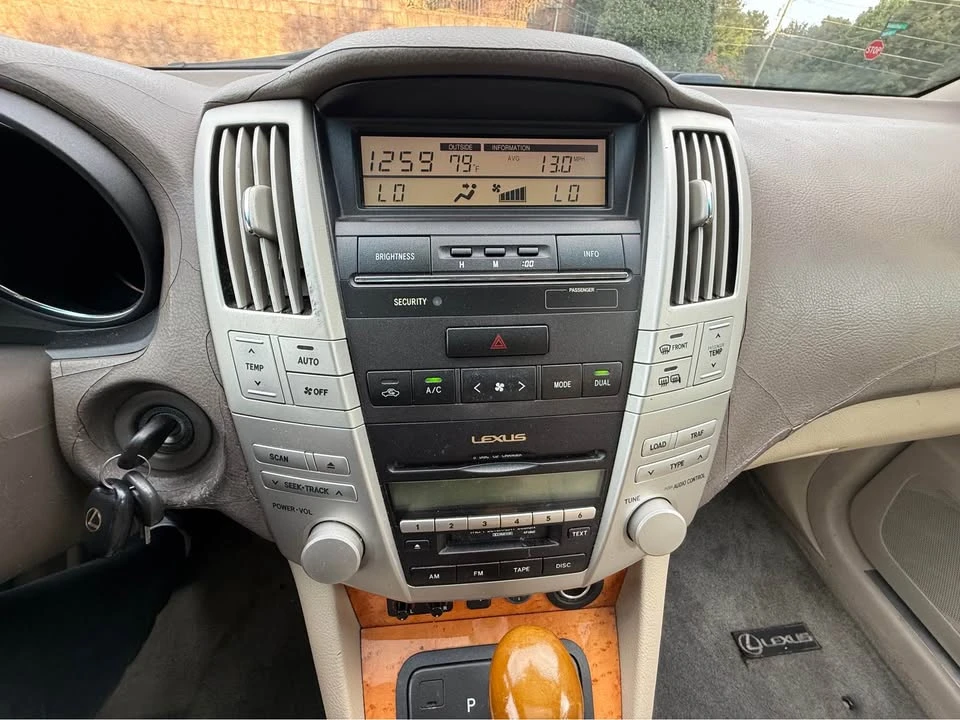 2005 Lexus RX 2nd Gen - Image 15 of 20