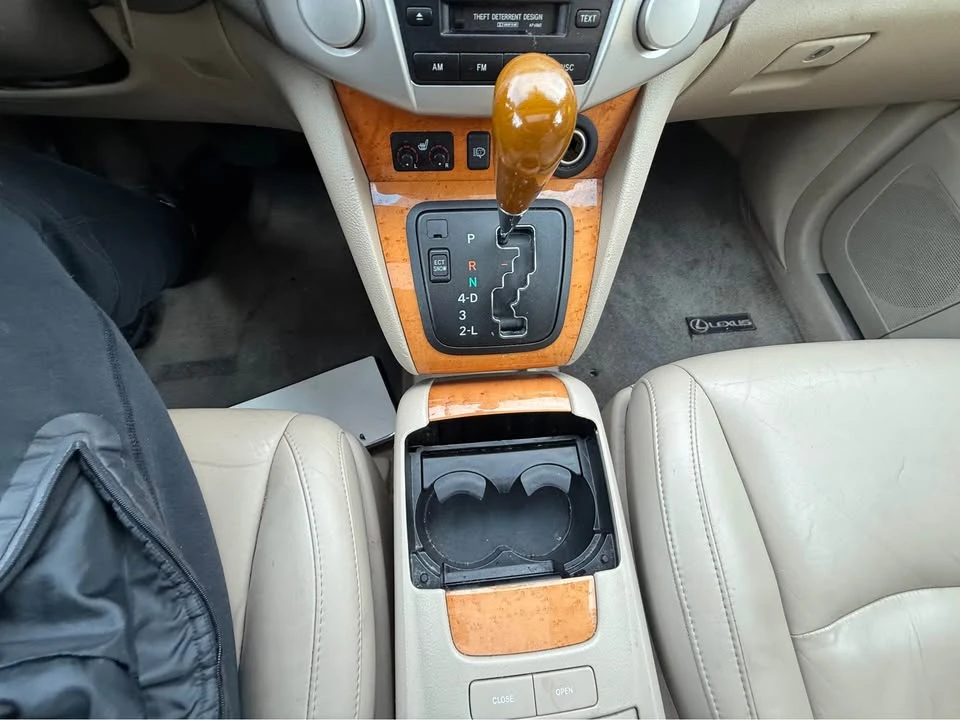 2005 Lexus RX 2nd Gen - Image 14 of 20