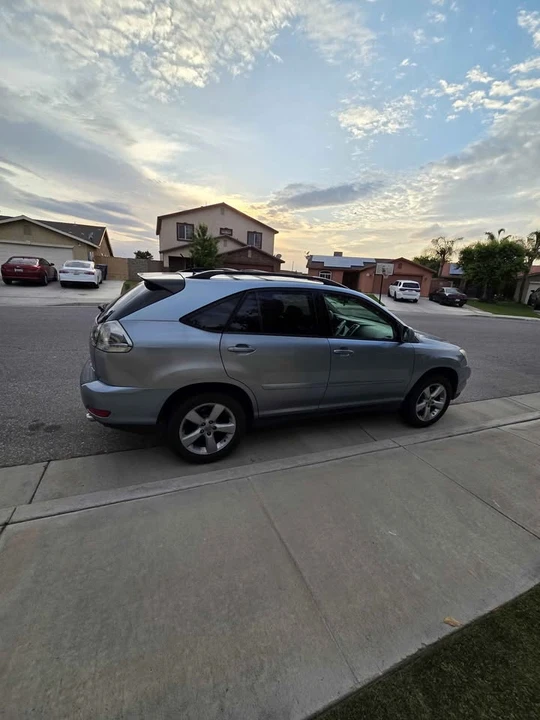2005 Lexus RX 2nd Gen - Image 4 of 12